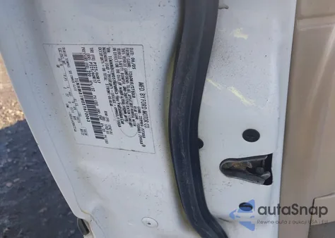 2005 Lincoln Town Car Signature from USA, damaged, VIN 1LNHM81W05Y670063